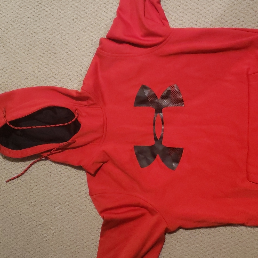 Men's medium Under Armor sweatshirt, Red